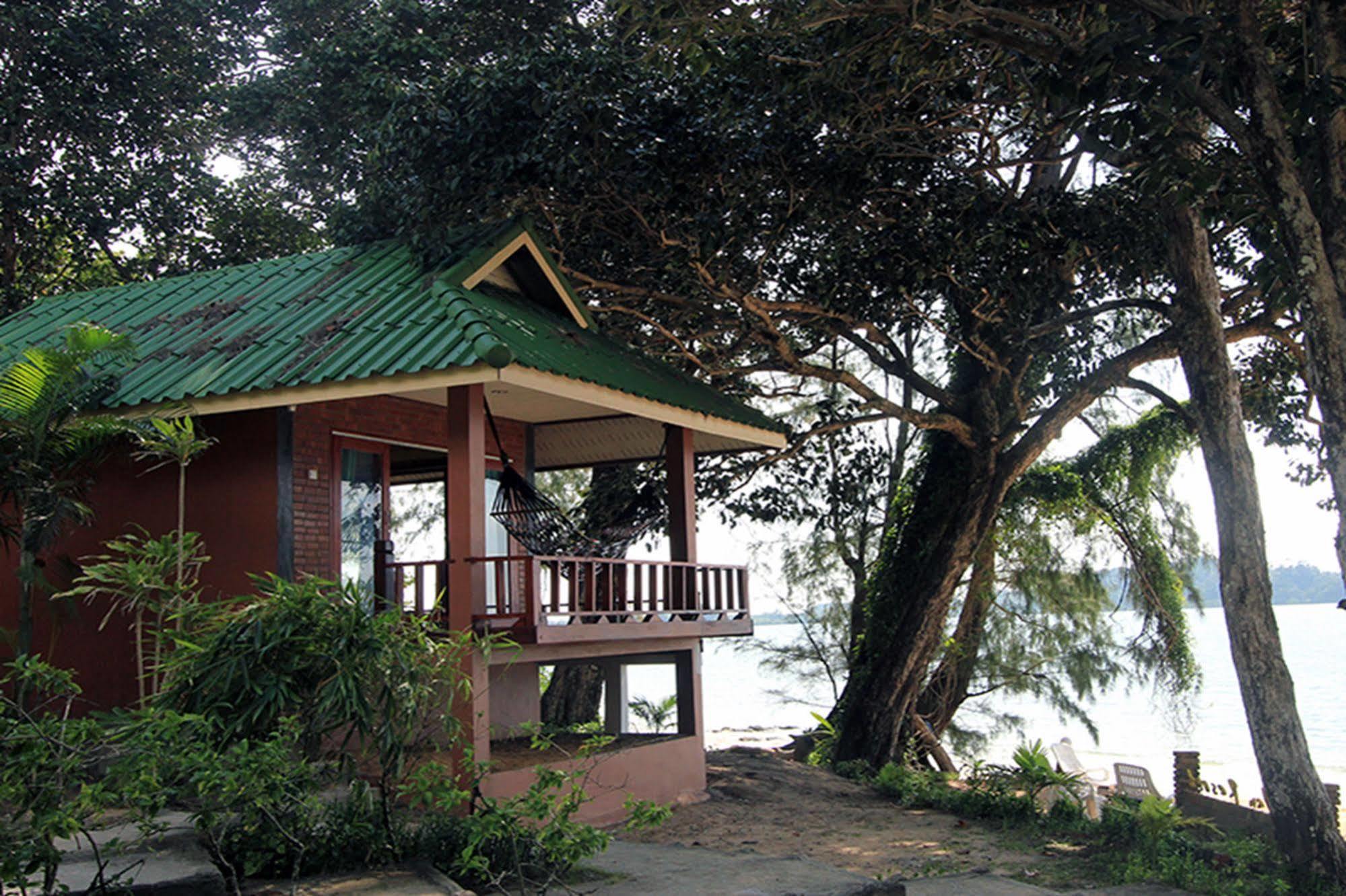 Chomjan Resort Koh Phayam Extérieur photo