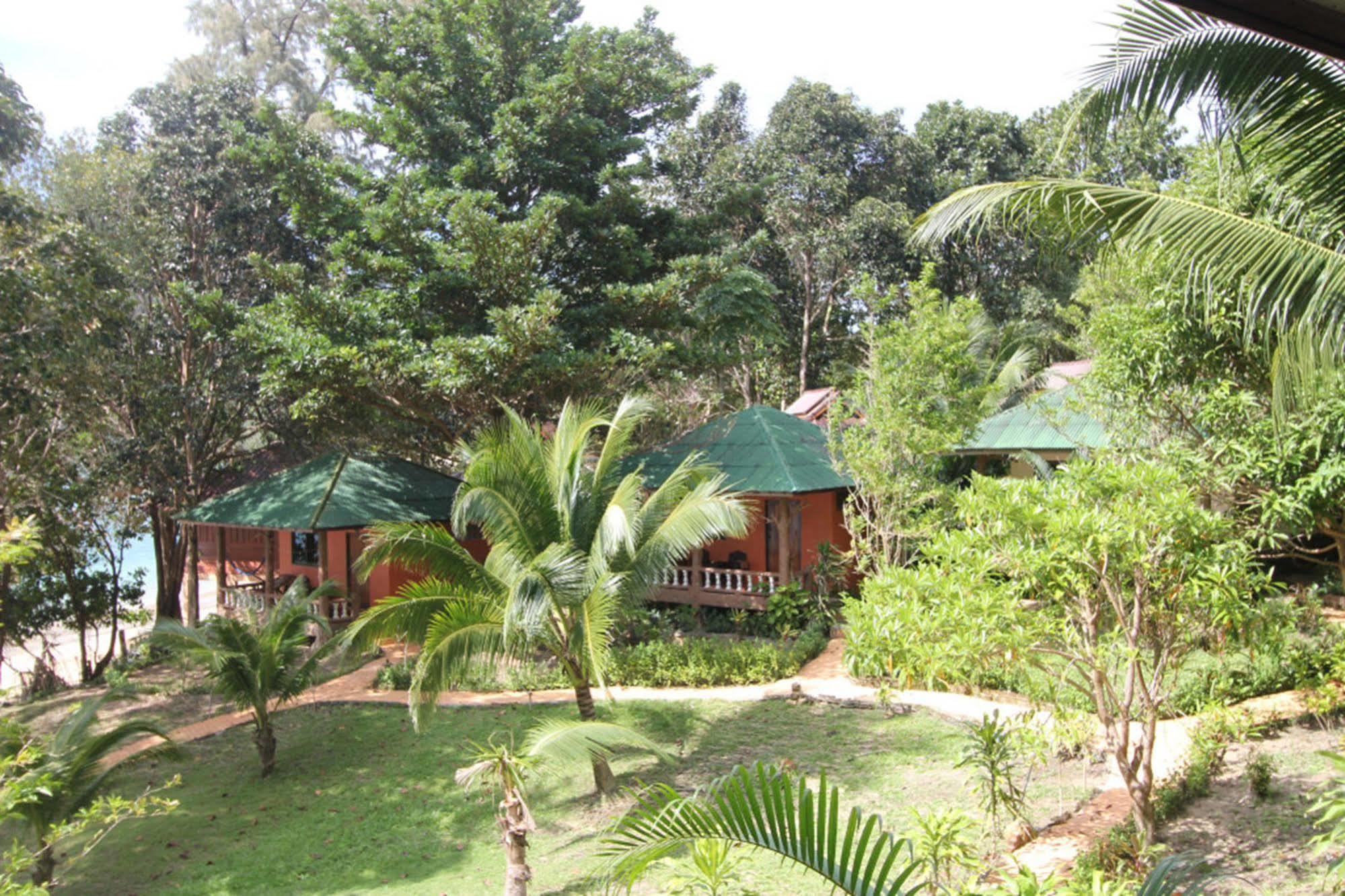 Chomjan Resort Koh Phayam Extérieur photo